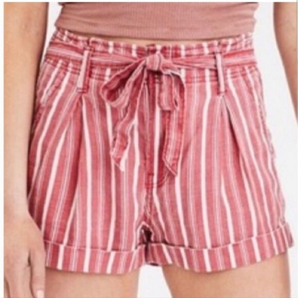 NWT American Eagle Women's Belted Shorts - Size 16 Red & White Stripes - Picture 1 of 4